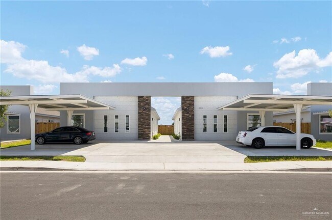 Building Photo - 17 Notre Dame Ave Unit 2
