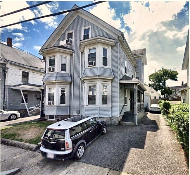 Building Photo - 119 Chestnut St Unit 1