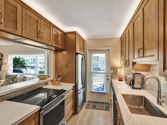 Photo - 2866 NE 30th St