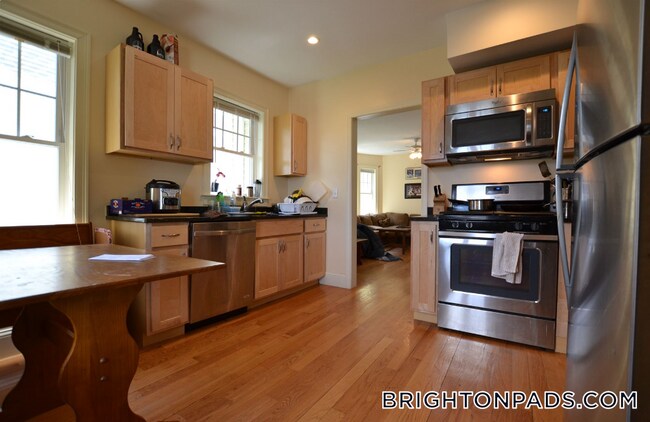 Photo - 74 Brooks St Unit 2
