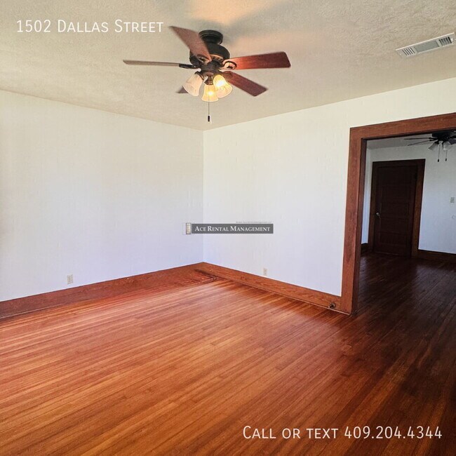 Photo - 1502 Dallas St