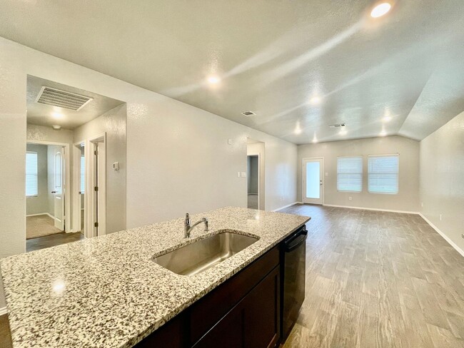 Photo - 4 Bedroom home in Cottonwood Creek w/ Fenced backyard