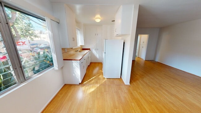 Photo - 1042 Stanley