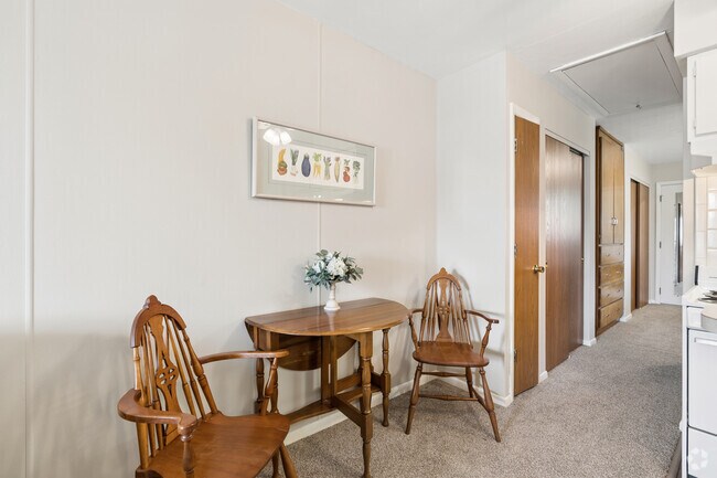 Cottage 1BR, 1BA - 456SF - Dining Room