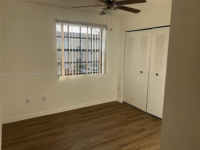 Building Photo - 1055 N Franklin Ave Unit 1055D
