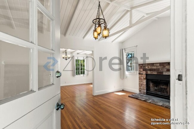 Photo - 632 Acacia Ln