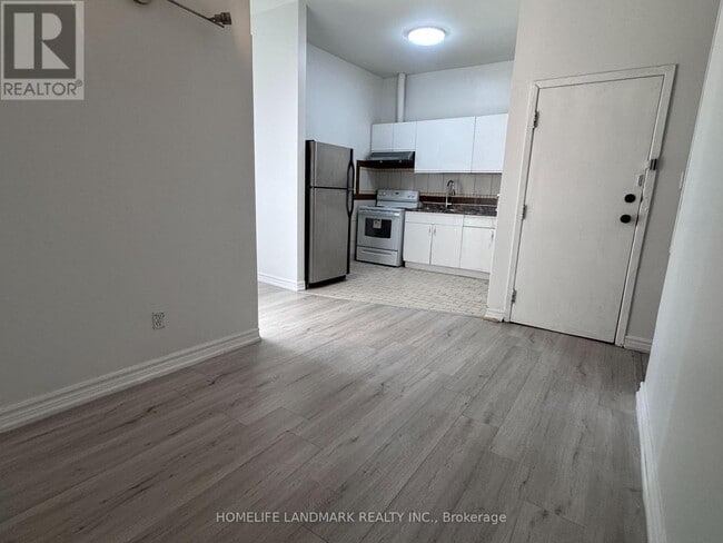 Photo - 450 Spadina Ave.