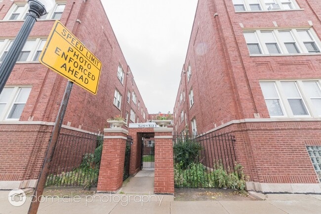 Photo - 3115 W Foster Ave Unit 3121 H1