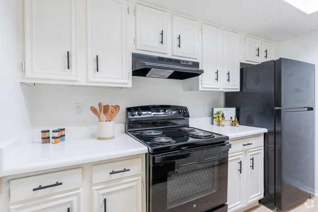 Building Photo - ReNew Towne Oaks Rental