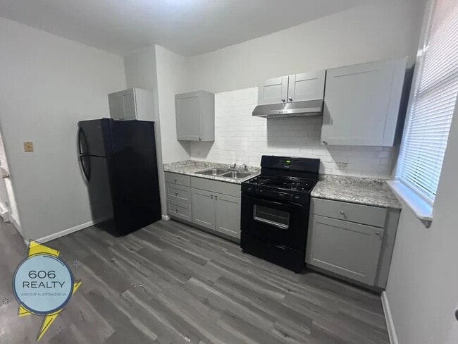 Building Photo - 5852 S Martin Luther King Dr Unit 5852 S DR MLK