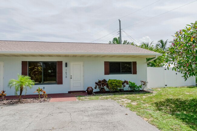 Photo - 1678 Park St