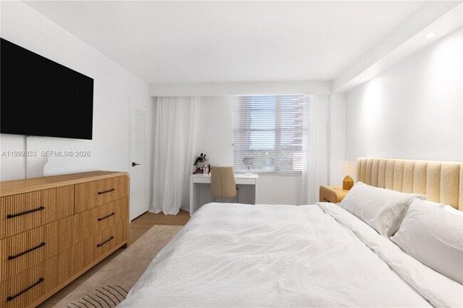 Photo - 5161 Collins Ave Unit 410