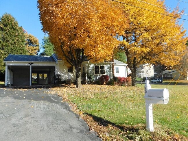 Building Photo - 201 Robinhood Rd Rental