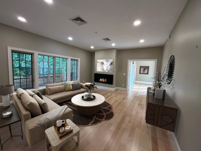 Photo - 81 Front St Unit 6