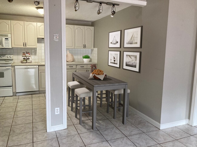 Photo - 151 King St Unit 202