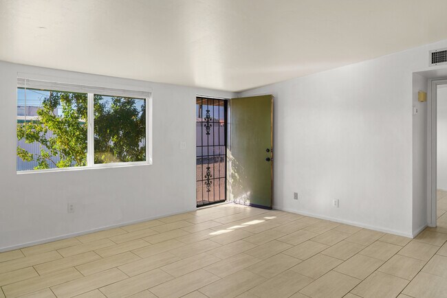 Photo - 725 E Freeman Pl Unidad 725 E. Freeman Pl