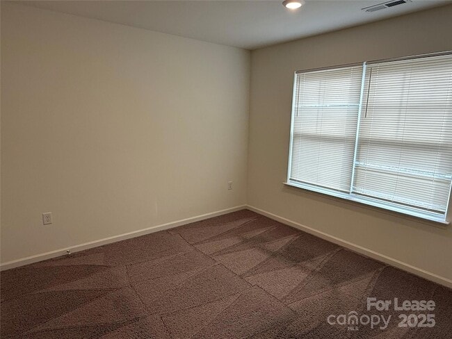 Photo - 2525 Oakdale Rd