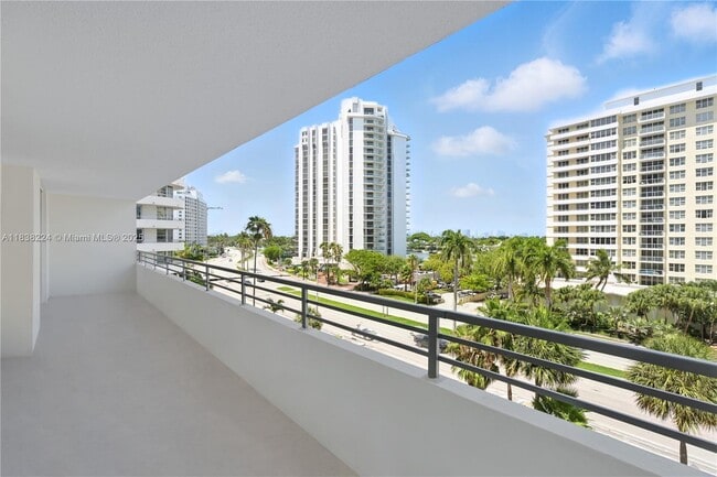Building Photo - 5555 Collins Ave Unit 6W Rental