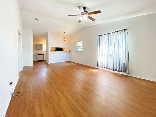 Building Photo - 1604 Mill St Unit 1604 #B Rental