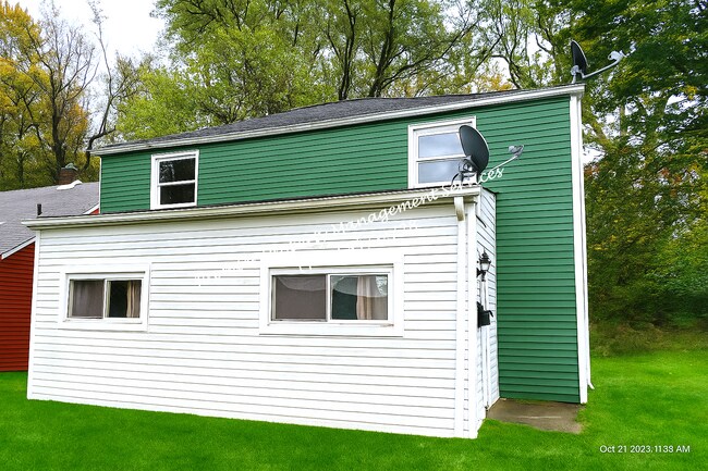 Building Photo - 2051 Broadhead Fording Rd