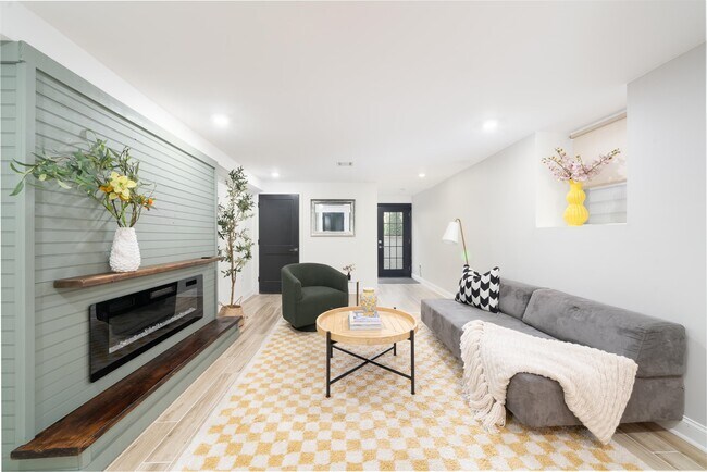 Photo - 201 Zabriskie St House