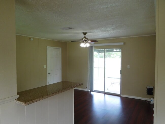 Photo - 714 Temple Cir