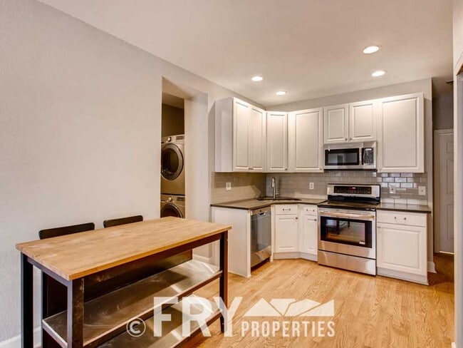 Photo - 610 Logan St