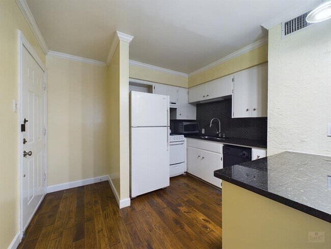 Photo - 803 W 28th St Unit 206