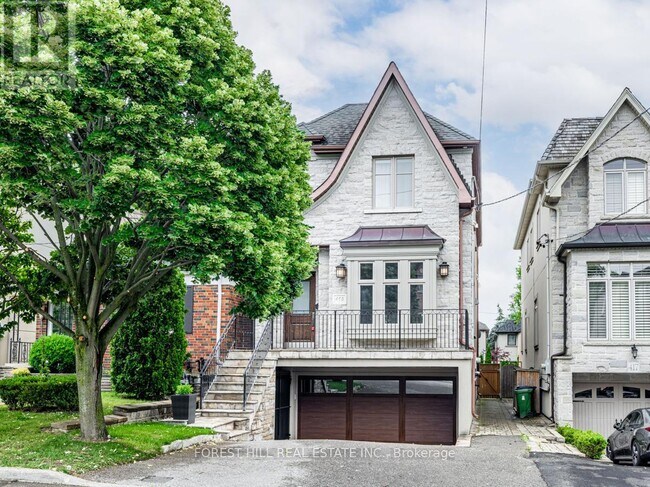 Photo - 415 Deloraine Ave