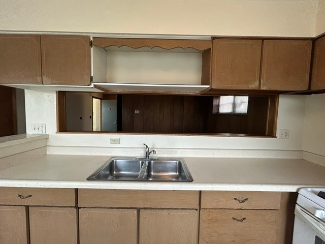 Looking in living room - 107 W 1st St Unidad 203