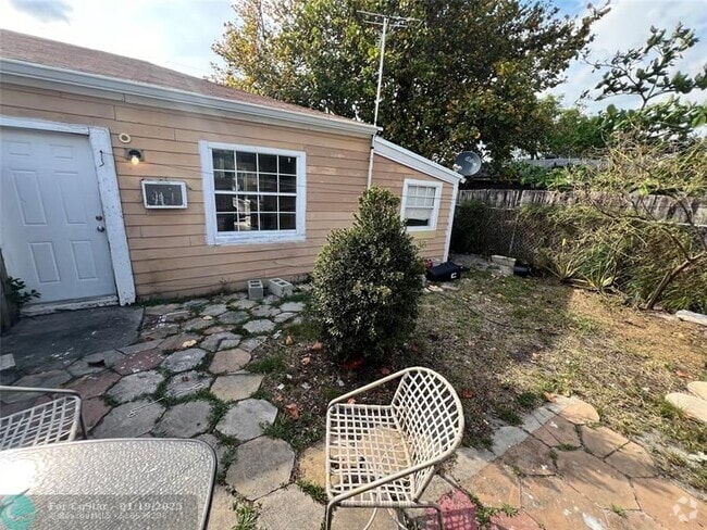 Building Photo - 701 N J Rental