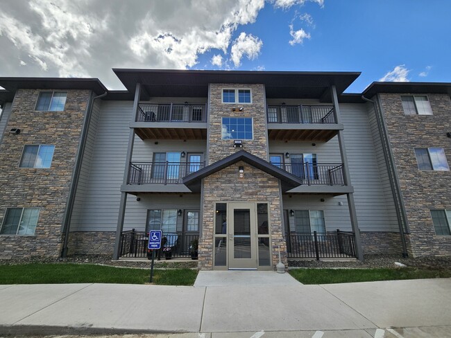 Lancer Court Apartments - Lancer Court Apartments