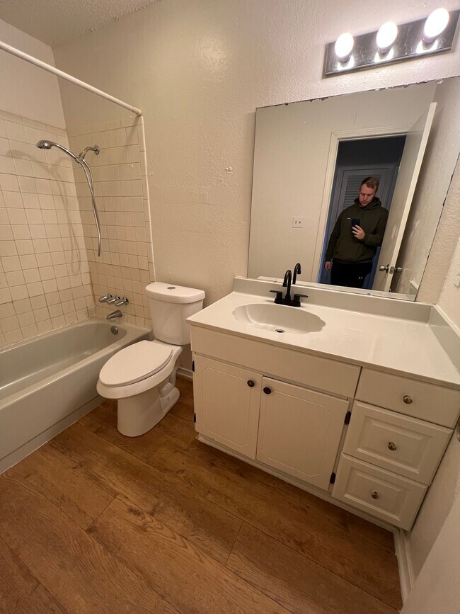 Photo - Pine View Apartments