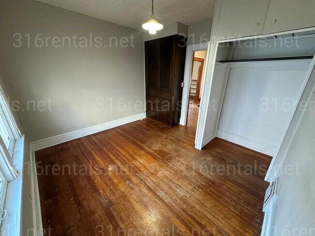 Photo - $1,250 - 2 bedroom / 1 bathroom - Single F...