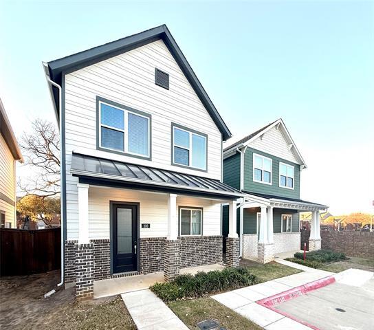 Photo - 1830 NE Green Oaks Blvd