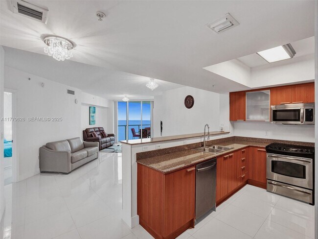 Building Photo - 16699 Collins Ave Unit 2305