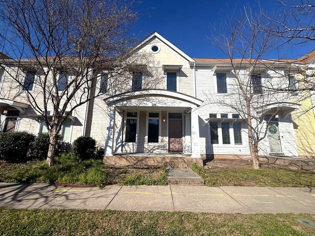 Building Photo - Updated 3BR Home with 2-Car Garage in Prime Norfolk Location