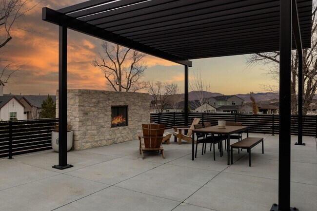 Photo - Beautiful Fully Furnished Custom Home in Rancharrah