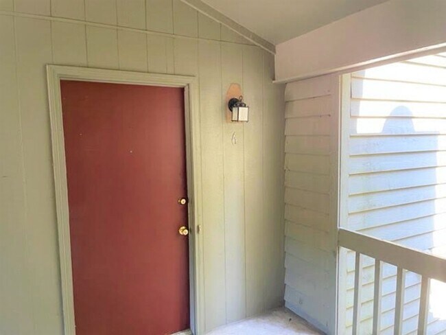 1870 Tryon Dr Unit 6
