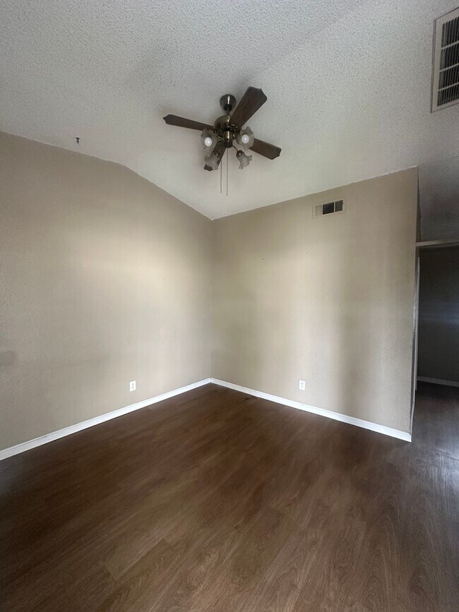 Photo - 4701 Beechwood St