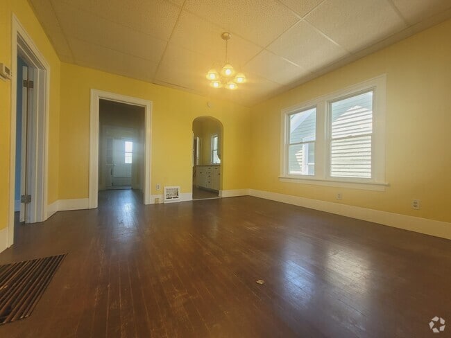Building Photo - 915 W 3rd St Rental