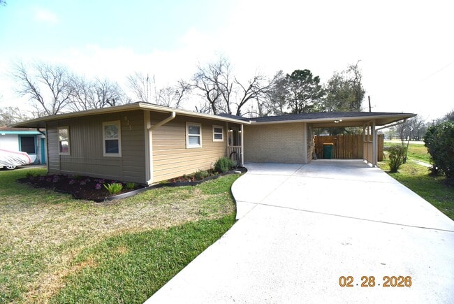 Photo - 623 Honeysuckle Dr