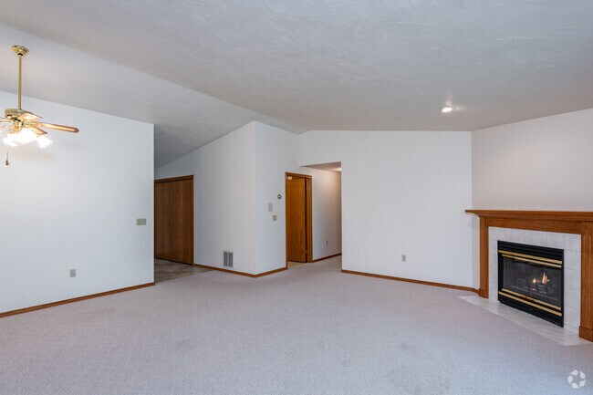 2 BR, 2 BA - 1,290SF