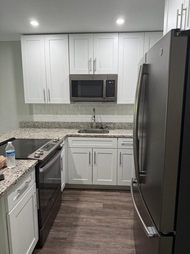 Building Photo - 232 Orienta Point St Unit 232