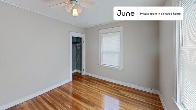 Building Photo - Private bedroom in 4 bed/1 bath Home Unit B