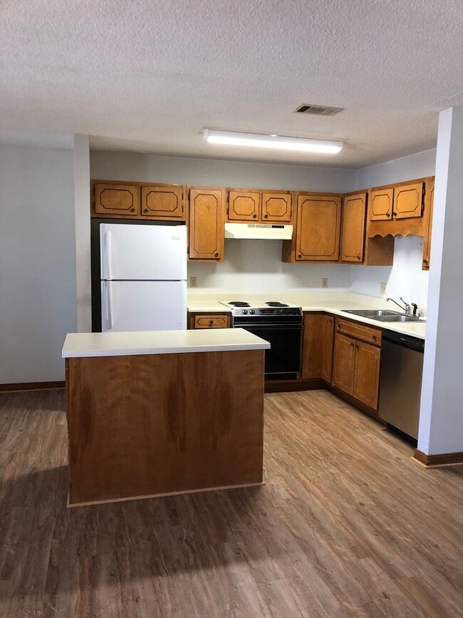 Photo - 2 Bedroom, 2 Bath Condo in River Oaks Comm...