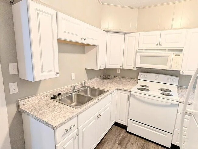Photo - 206 W 13th Ave