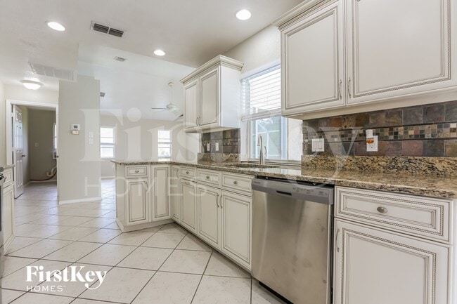 Photo - 820 Springview Ave NW
