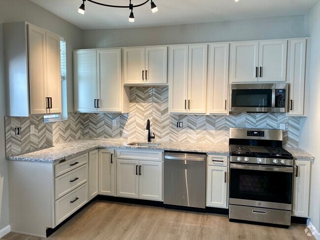 Building Photo - Beautiful Renovated Condo in The Hill