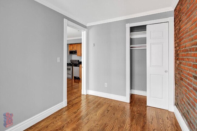 Photo - 233 E 29th St Unidad 2S